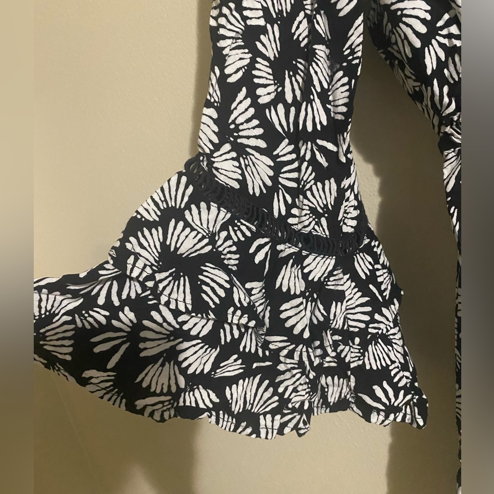 Blue Island Black and White Leaf Print Dress - Picture 5 of 5